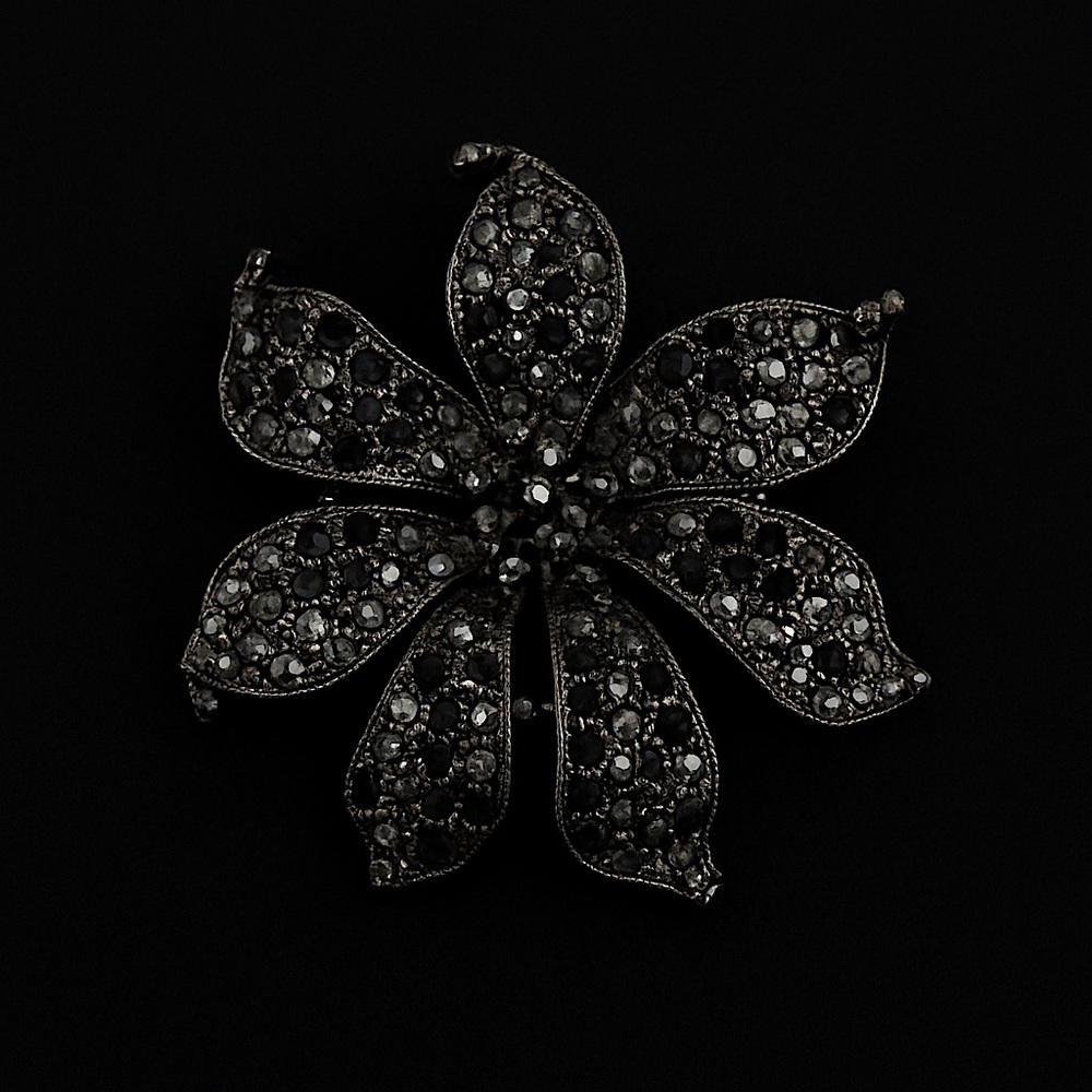 Elegant Black Flower Brooch